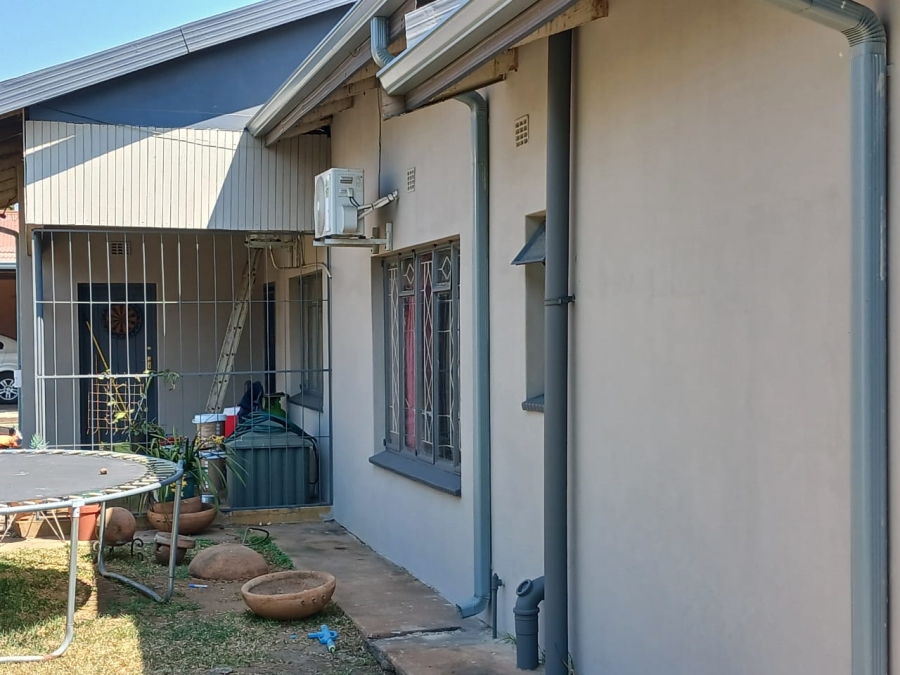 3 Bedroom Property for Sale in Mid Town North West